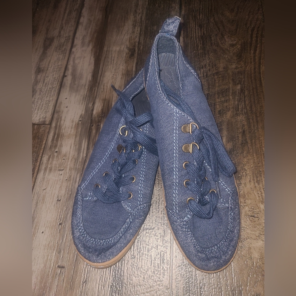 Rocket dog blue denim blue corduroy canvas sneakers women's size 8.5